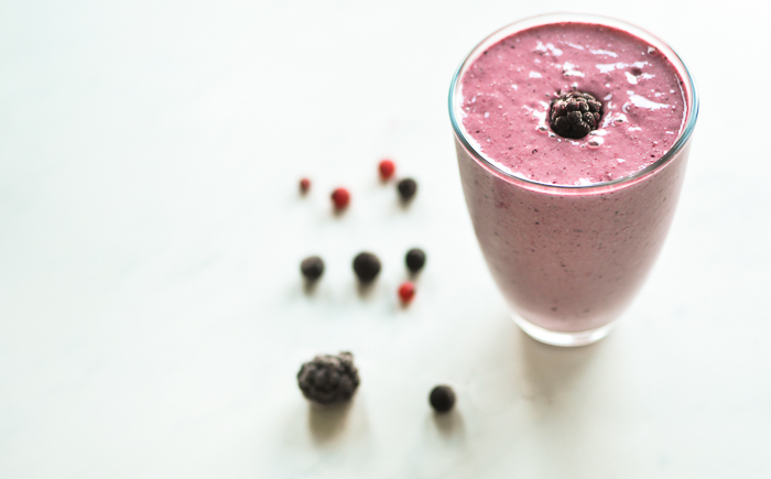 berries-turmeric-smoothie-1032